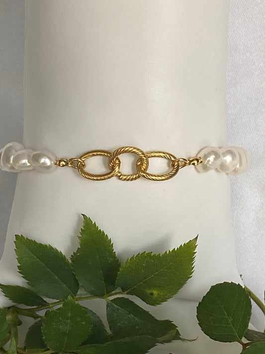Golden Harmony Pearl Chain