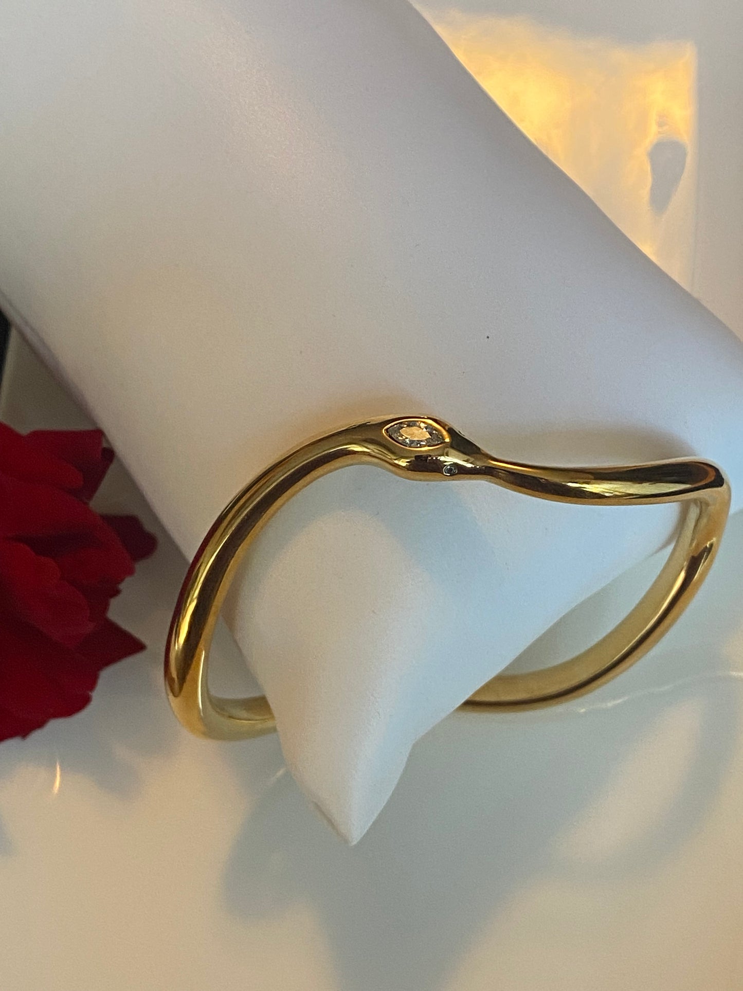 Elegant marquise-