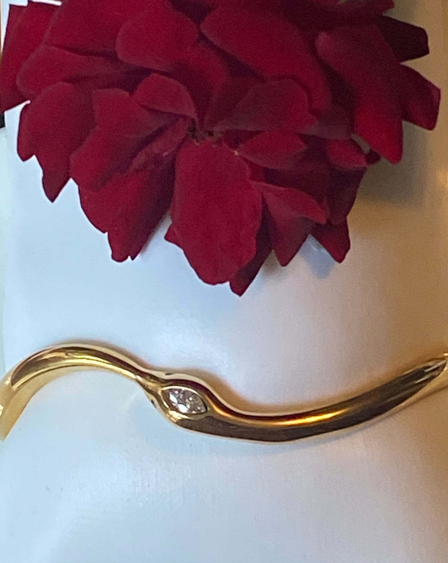 Elegant marquise-