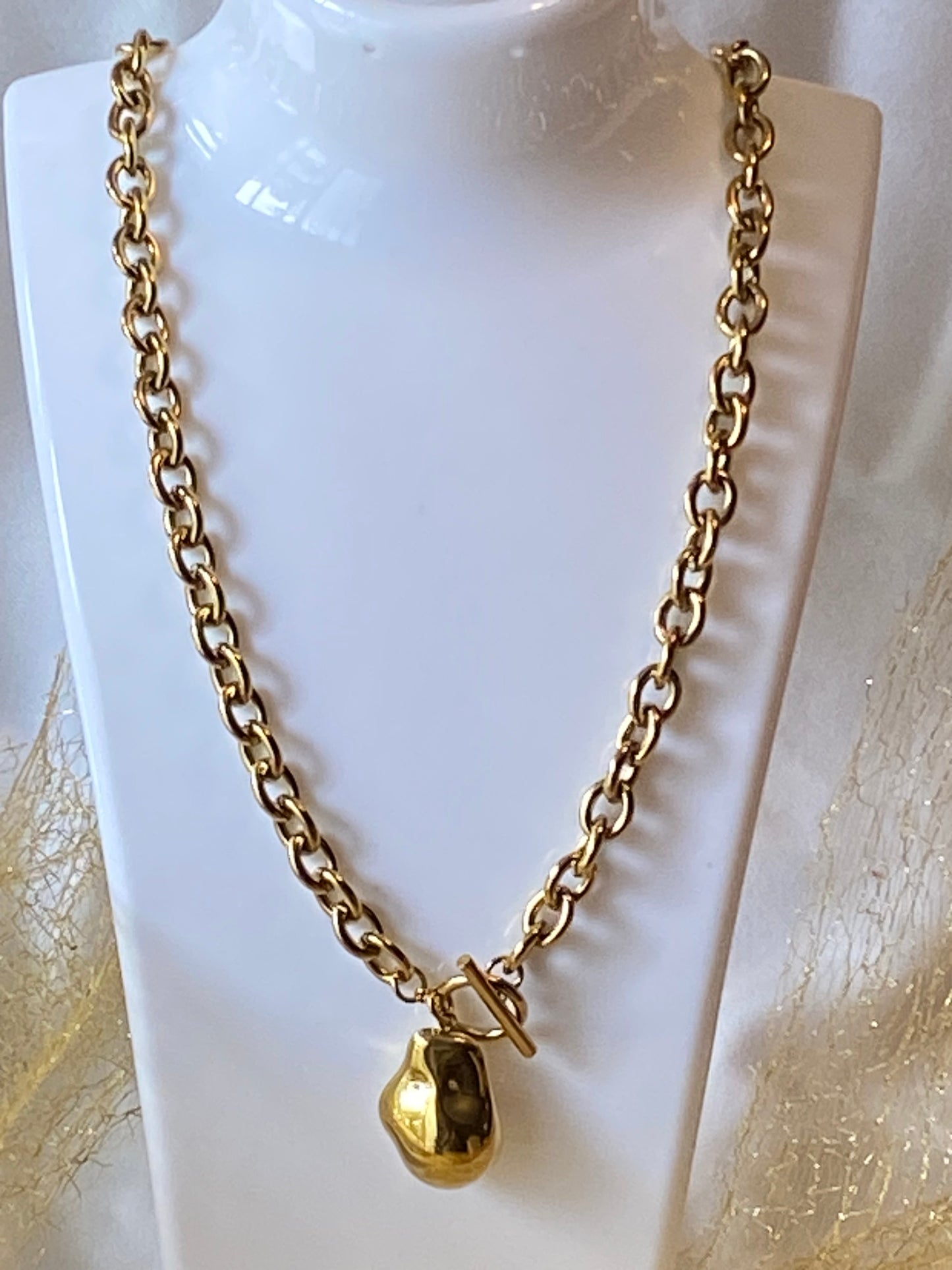 Golden Drop Pendant Chain Necklace